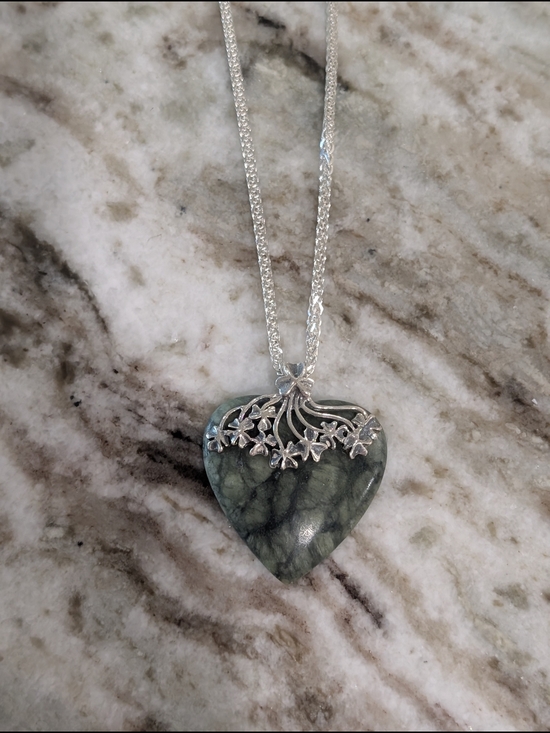 925 Sterling Silver Jewelry - Connemara Marble Heart with Sterling Shamrocks Pendant And Chain